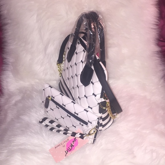 🎉LAST-1👜 BetseyJohnson w/ matching wallet👜💞 - Picture 3 of 8